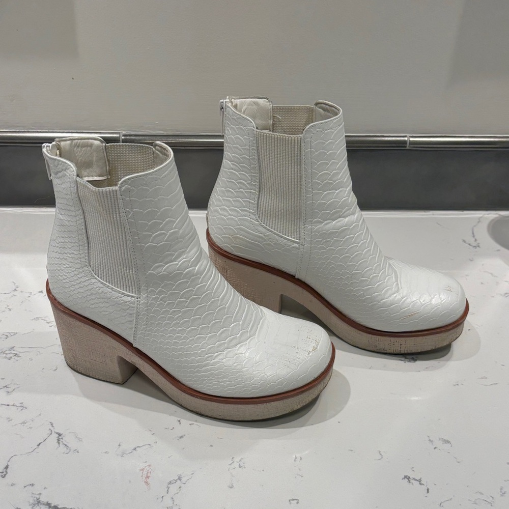 Pierre Dumad White Textured Ankle Booties